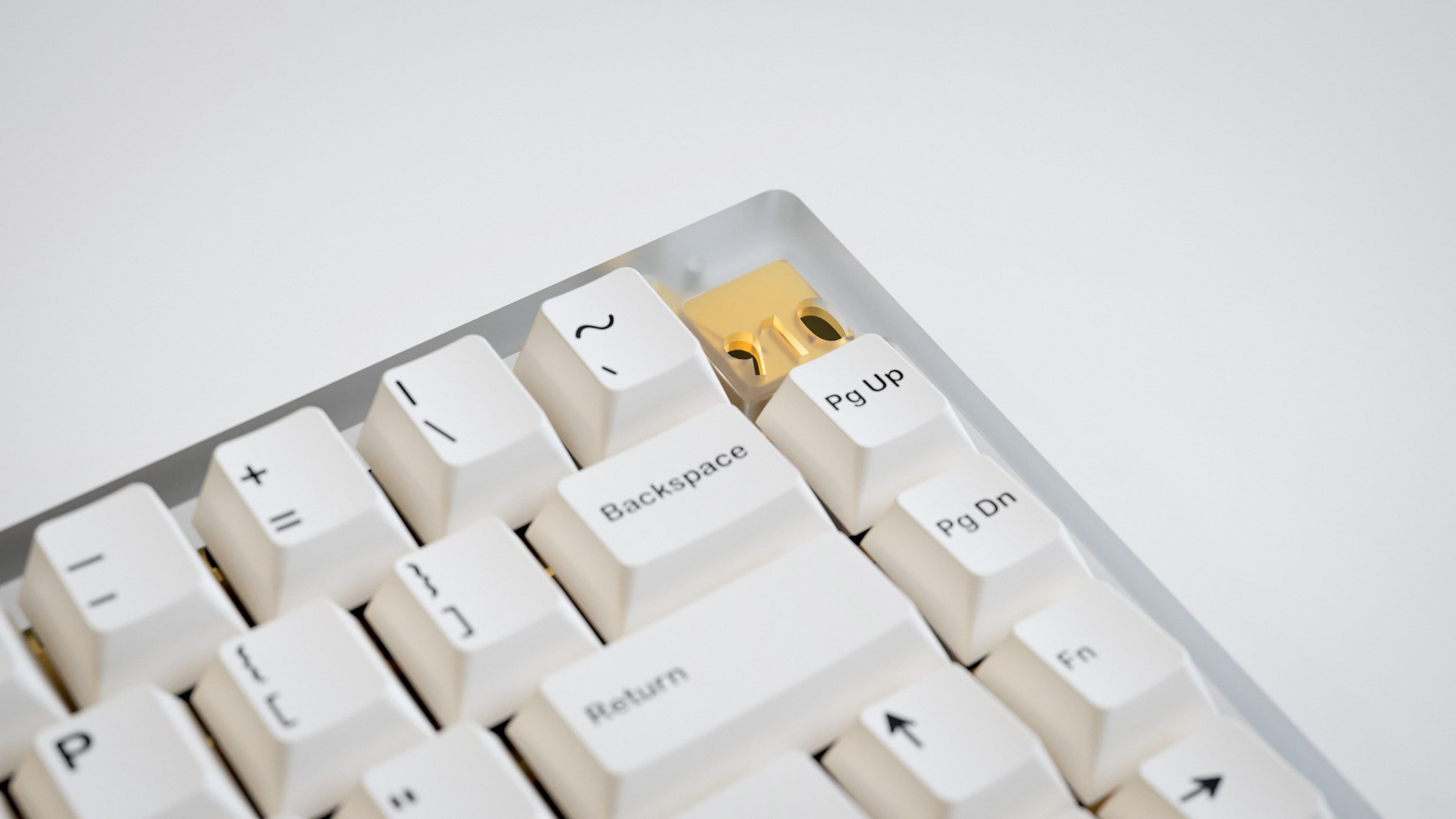 GMK Minimal on the 910 keyboard with logo