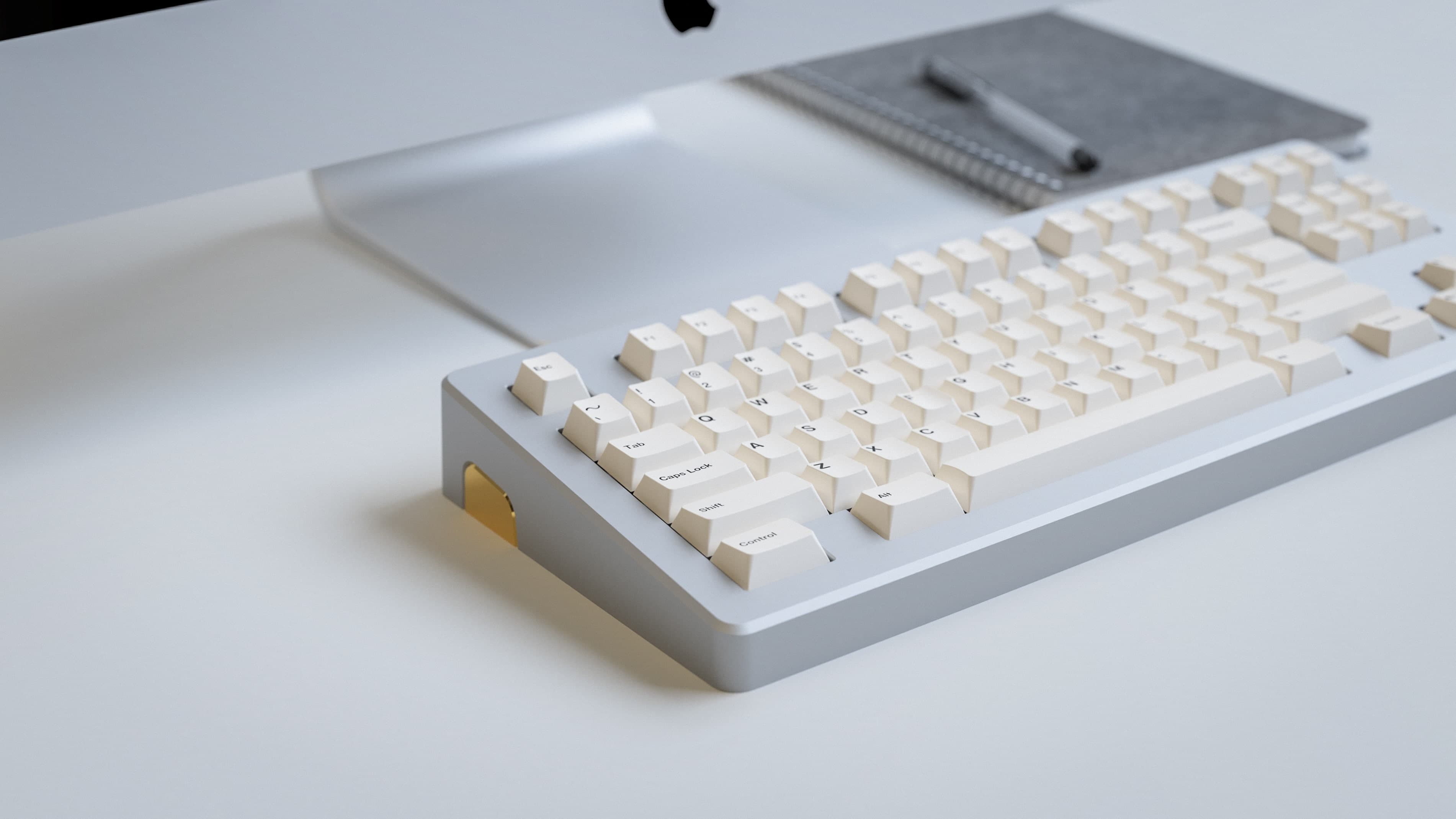 GMK Minimal on the U80 keyboard left view